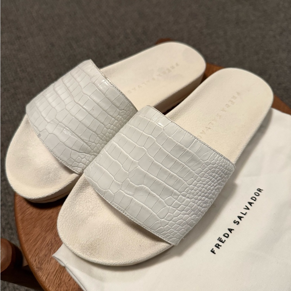 Freda Salvador White Lea Slide Sandals